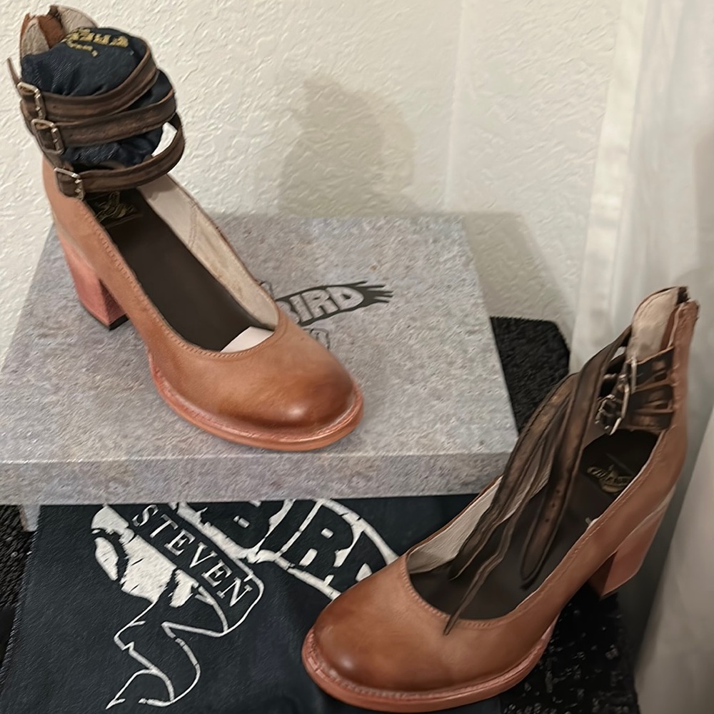 Firebird dusty rose shoes by Steven new in the box.